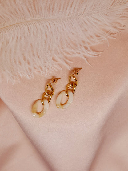 Black and gold link earring
